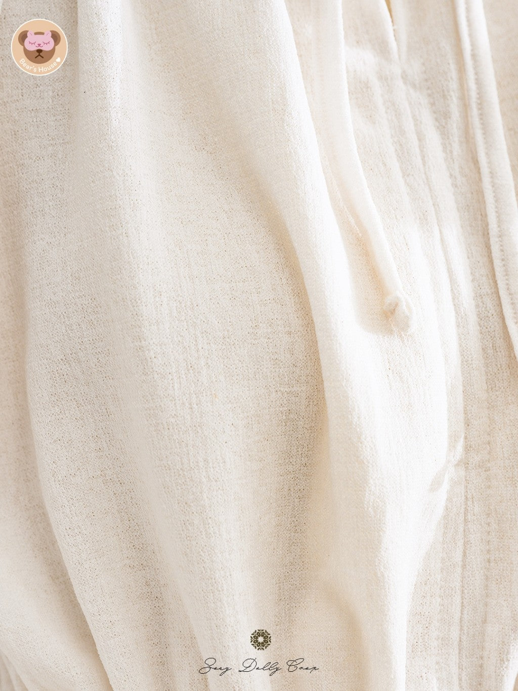 Zoey Dolly Crop เสื้อครอป เเขนตุ๊กตา ดีเเทลเเต่งคอระบาย ผูกโบว์