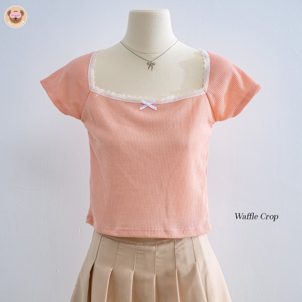 Waffle Crop เสื้อยืดครอปคอเหลี่ยม ดีเทลน่ารักเเต่งขอบลูกไม้ ติดโบว์จิ๋วผ้ามี Texture ในตัว