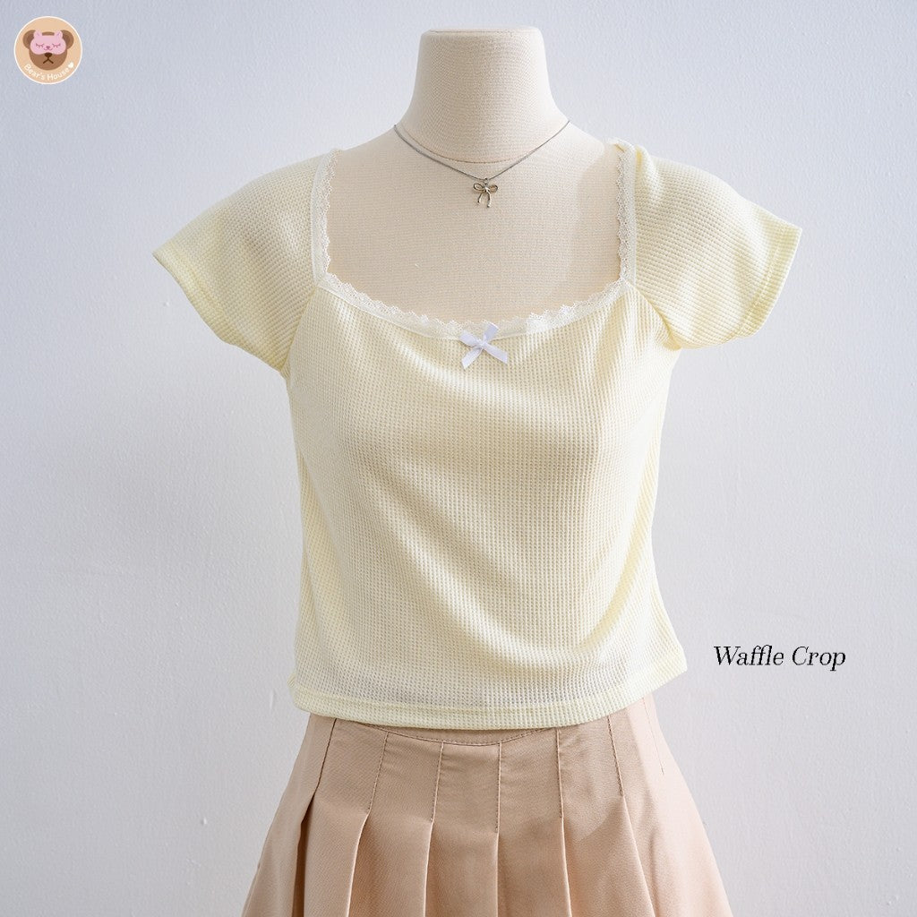 Waffle Crop เสื้อยืดครอปคอเหลี่ยม ดีเทลน่ารักเเต่งขอบลูกไม้ ติดโบว์จิ๋วผ้ามี Texture ในตัว