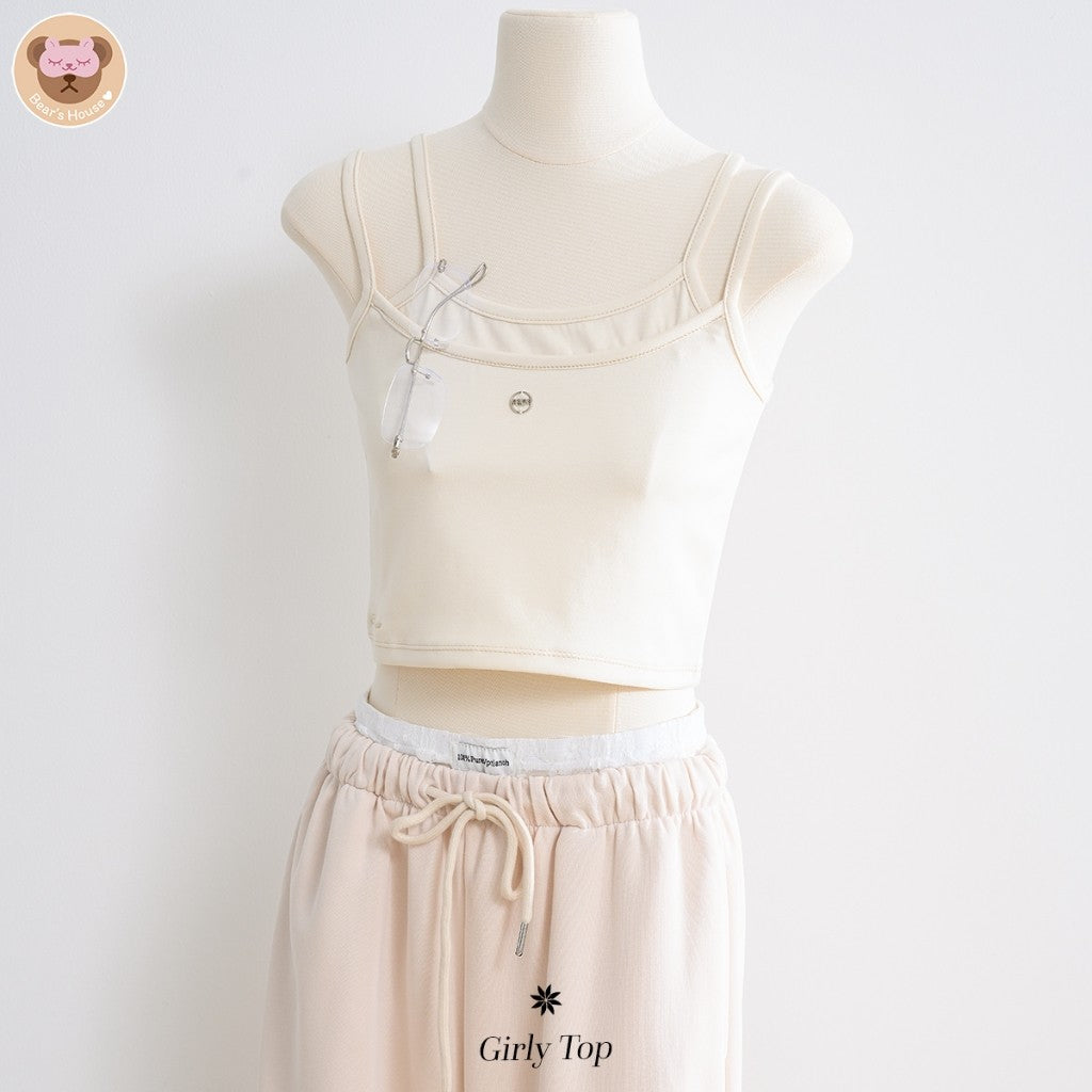 Girly Top เสื้อครอปสายเดี่ยว เเต่งอะไหล่เงิน ดีเทลปักโลโก้ด้านล่างขวา ทรงสวย รุ่นนี้น่ารัก