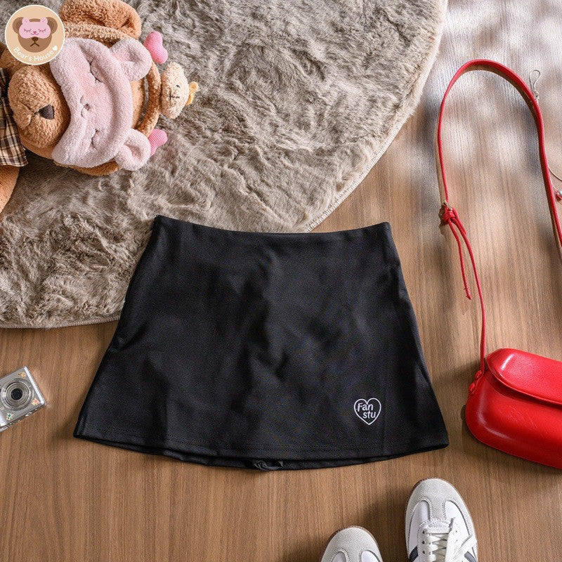 Otter Skirt กระโปรงทรงเอ ปักโลโก้ ผ้า Cotton