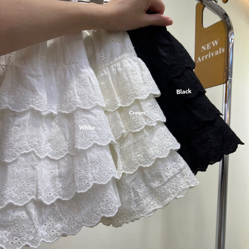 Simmon Lace Skirt กระโปรงลูกไม้ เเต่งระบายชั้น🧸