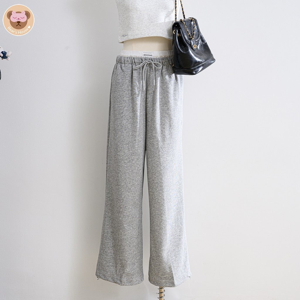 Girly Top เสื้อครอปสายเดี่ยว เเต่งอะไหล่เงิน ดีเทลปักโลโก้ด้านล่างขวา ทรงสวย รุ่นนี้น่ารัก